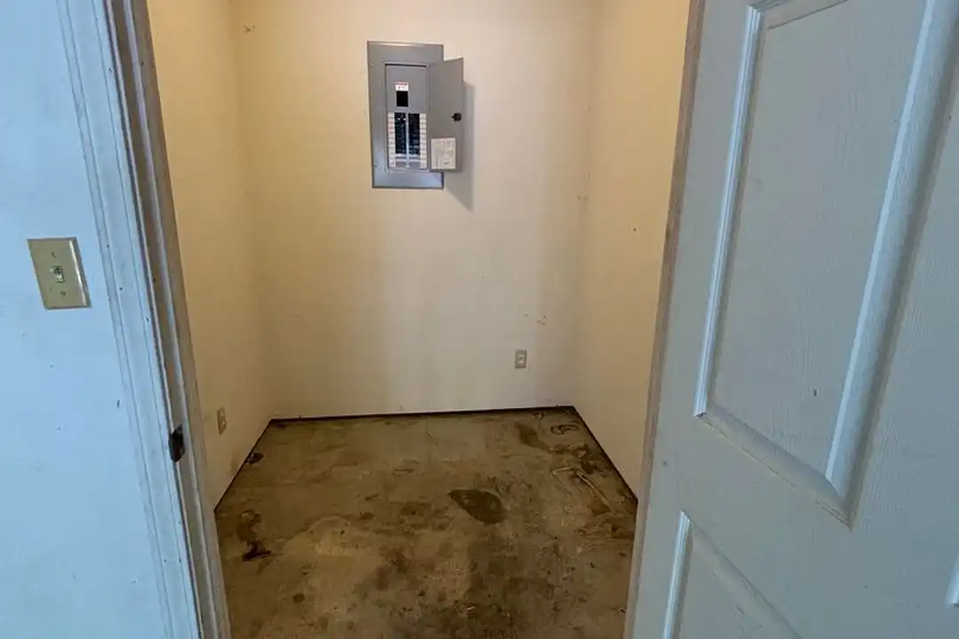 Apartment in Russellville - More