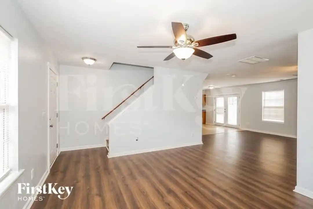 16315 Circlegreen Dr - View 3
