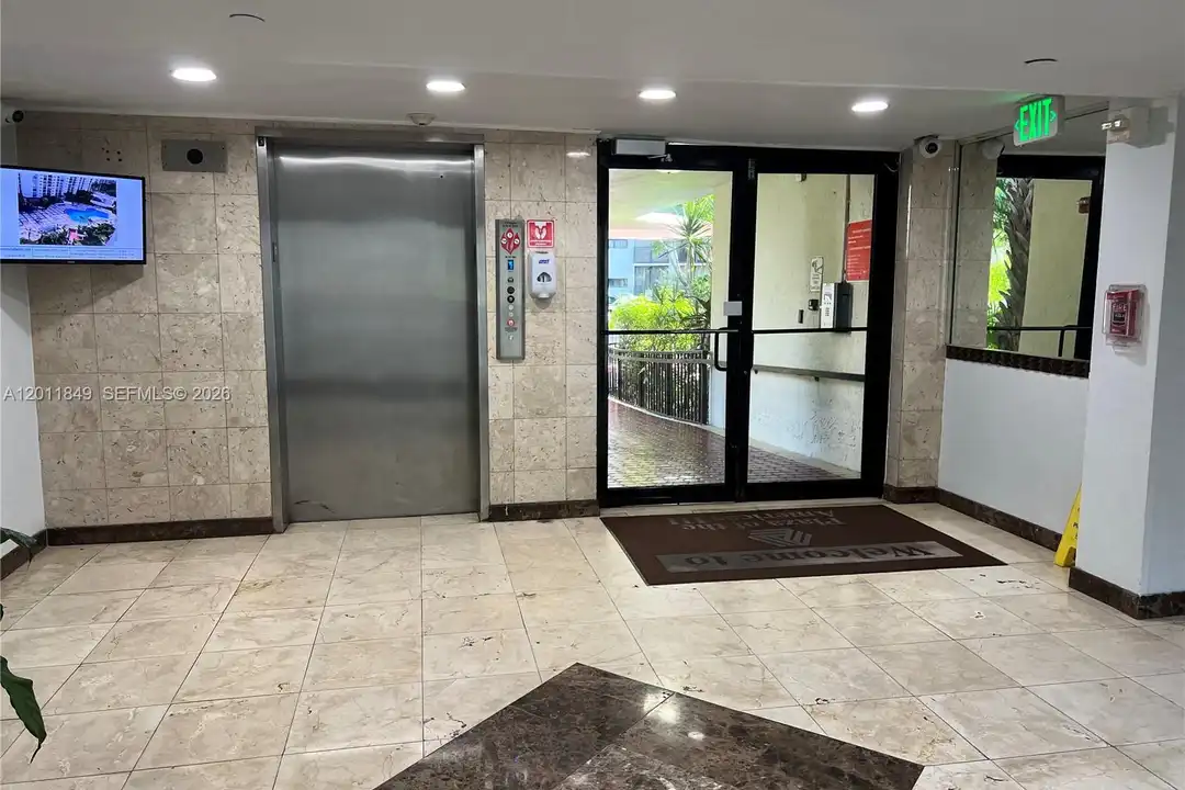 17011 N Bay Rd unit 918 - View 6