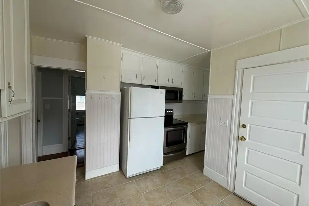 Apartment in Newport - View 3