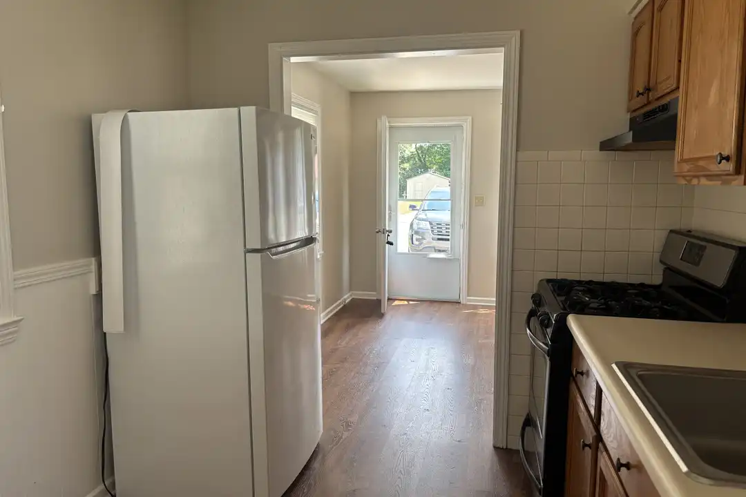 1548 Thalia Ave – photo 1