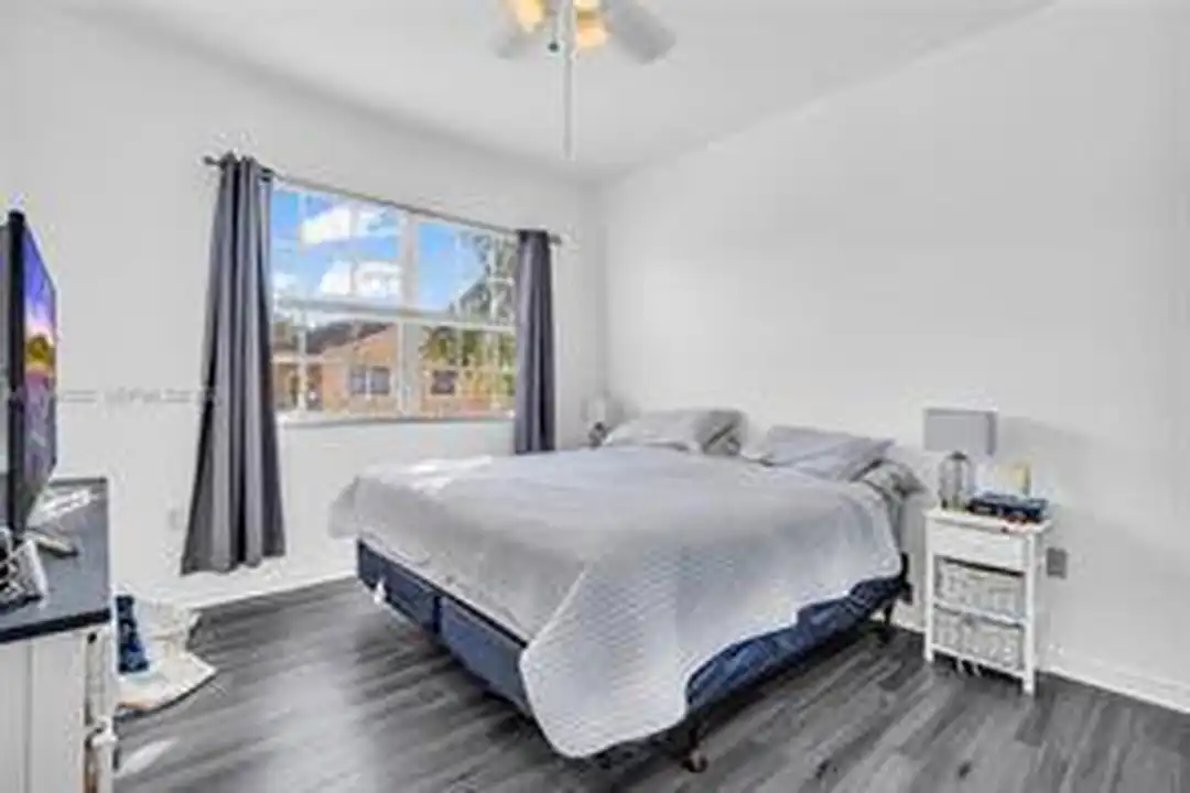 2981 Crestwood Ter - View 4