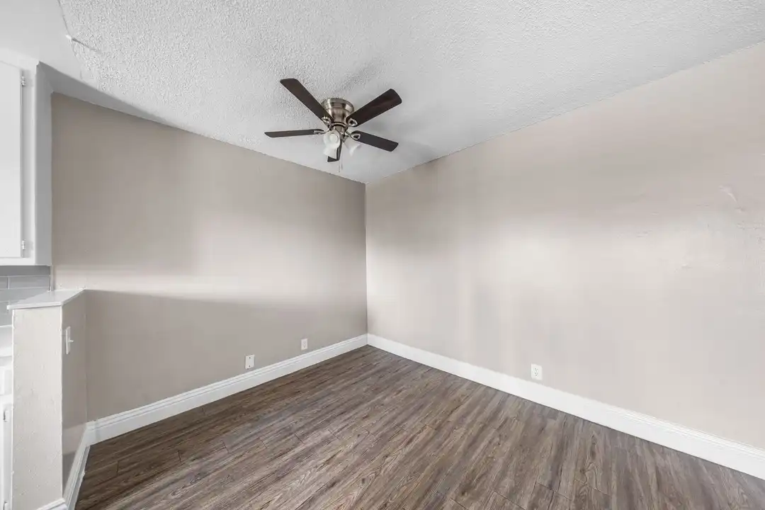 405 W 10th St unit J - View 5