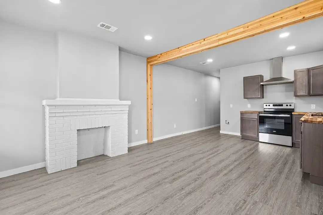 1808-10 Windsor Ave unit 1808 – photo 1