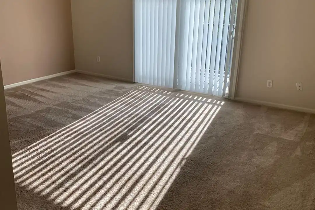 5806 S 141st Plaza unit 1-21 - View 3