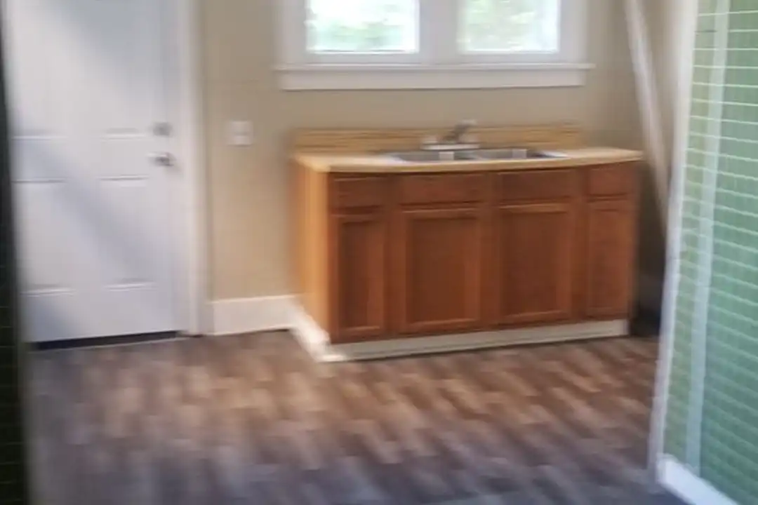705 French St – photo 1 of 10