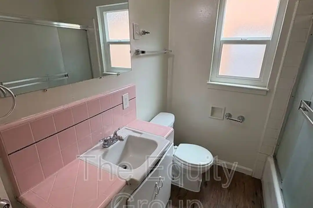 315 W Kaweah Ave - View 4