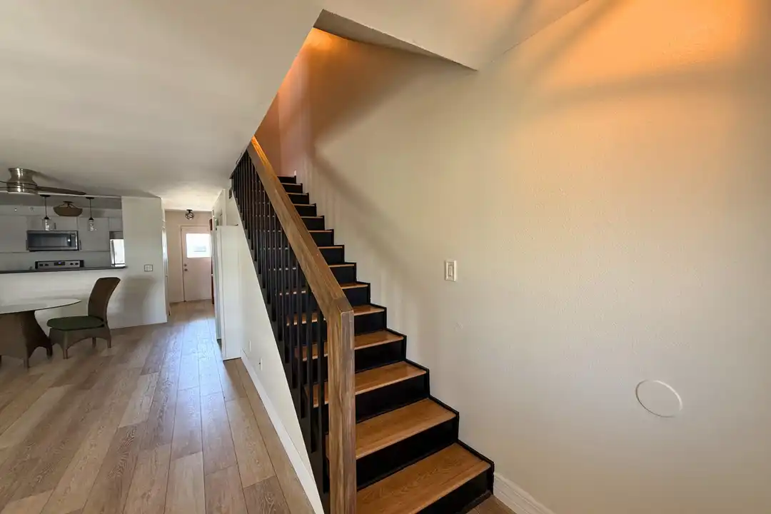 4821 W McElroy Ave unit 4821 – další