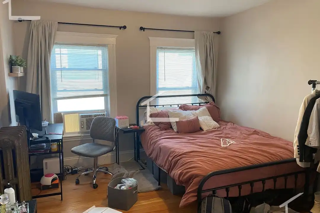 128 Brooks St - More