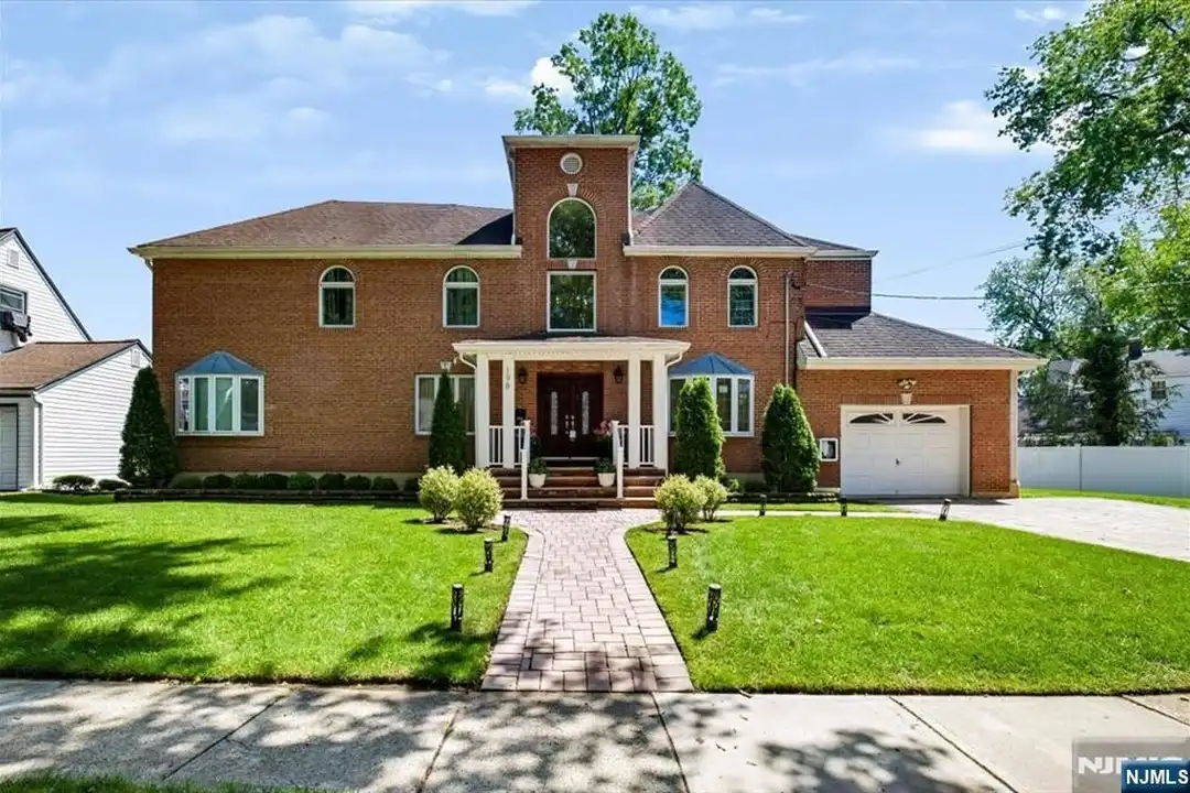198 Munn Ave – photo 1 of 36