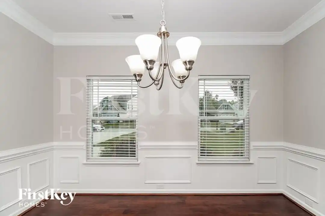 2675 Lamplight Cir - View 3