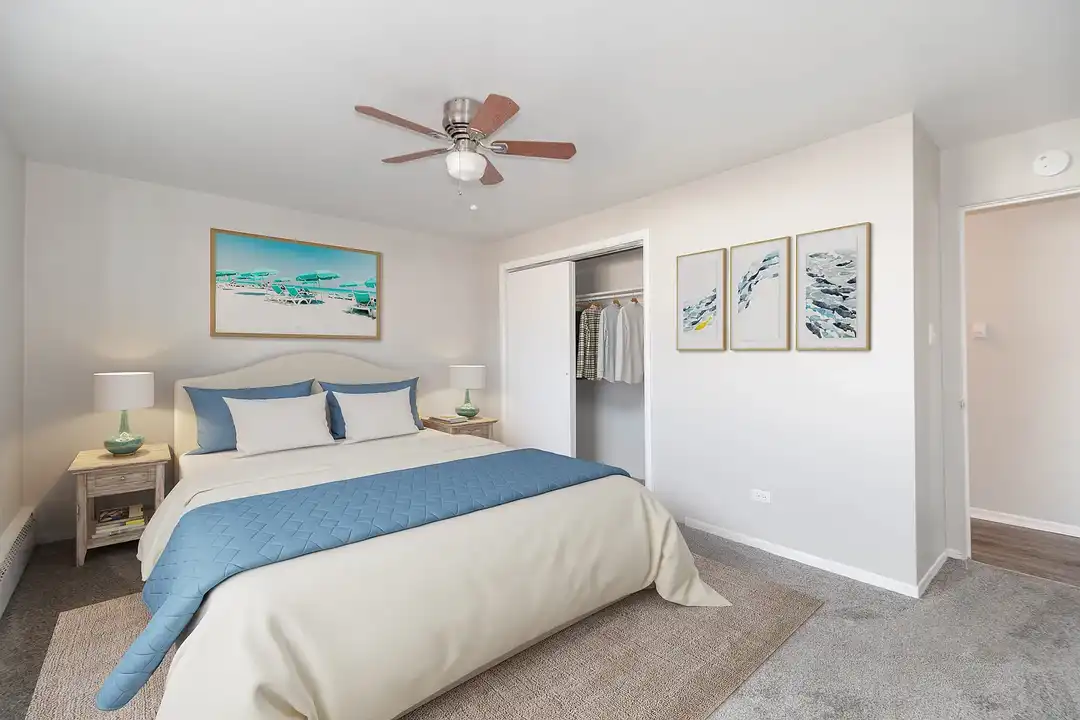Apartment in Aurora - View 5