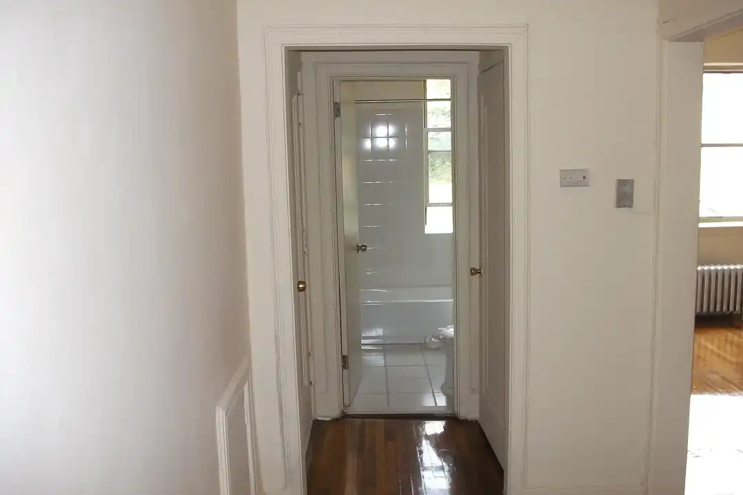 817 Chancellor Ave, Irvington – photo 1 of 22