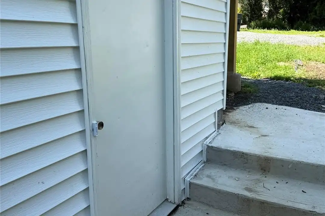 50 S Montgomery St #5 – photo 1 of 6