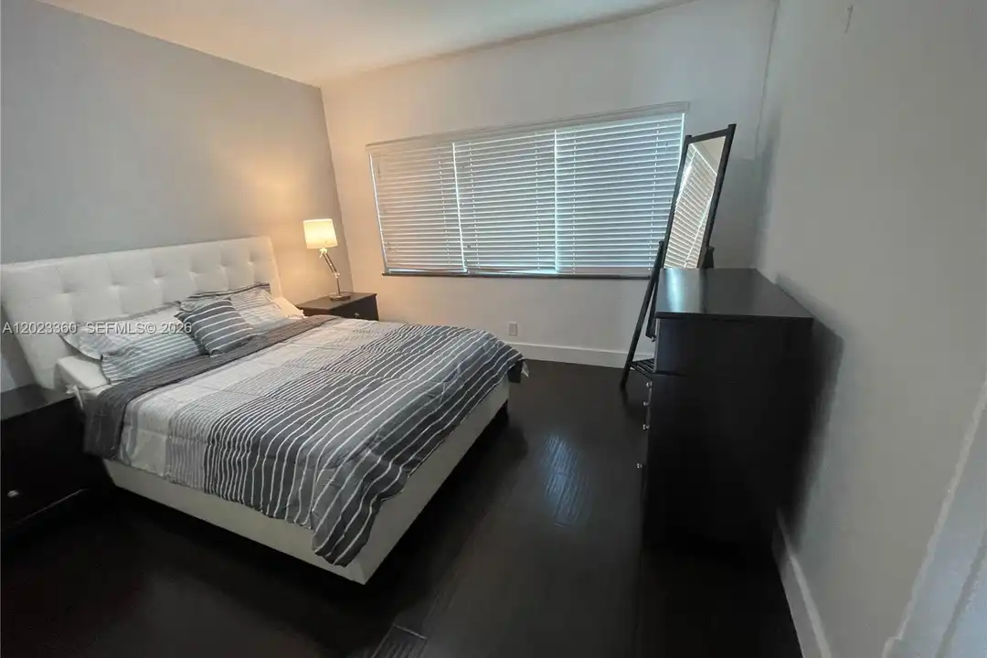 990 Meridian Ave unit - - View 2