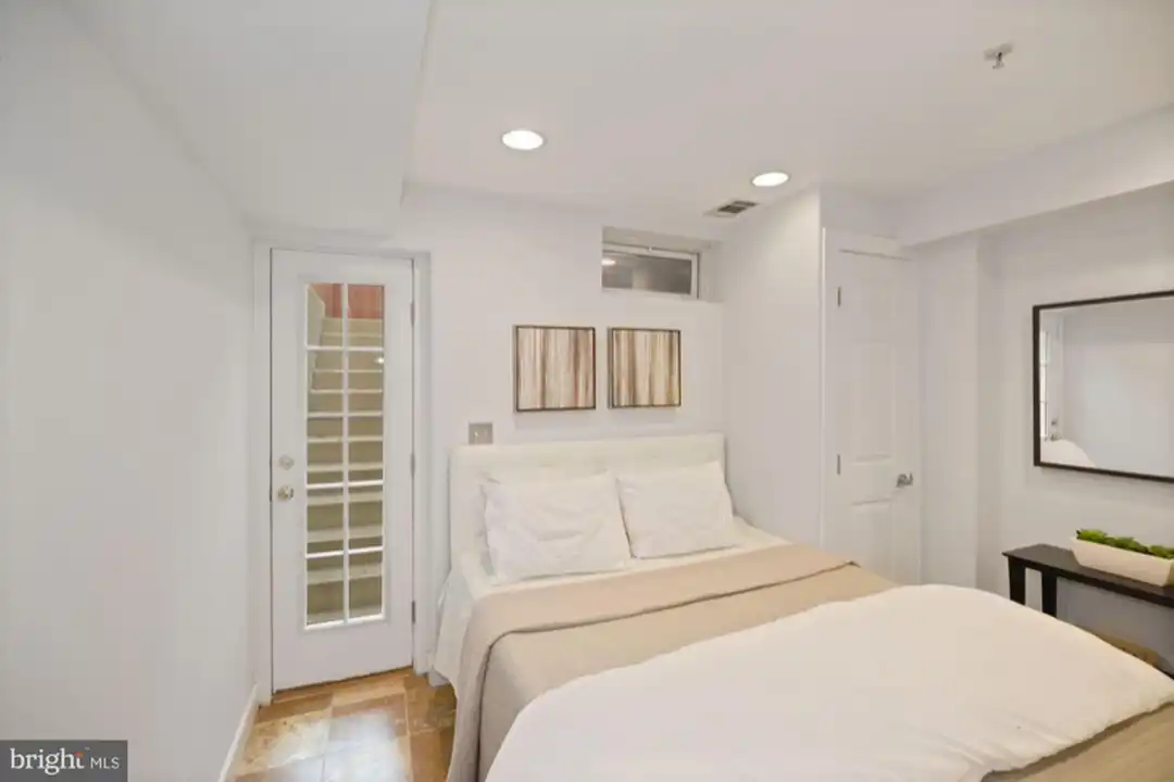 518 Hobart Pl NW unit Unit 1 - View 6