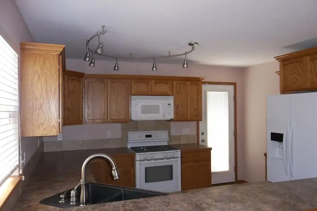 1866 E 9th St - View 4