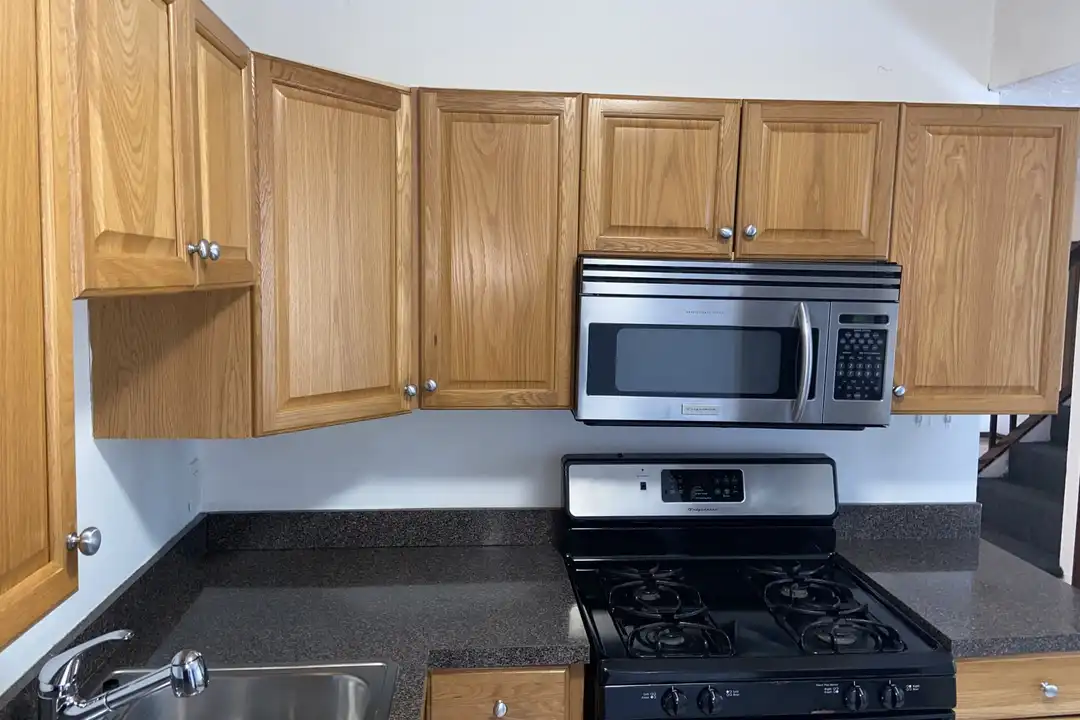 89 Sheridan St unit 1 – pohled 2