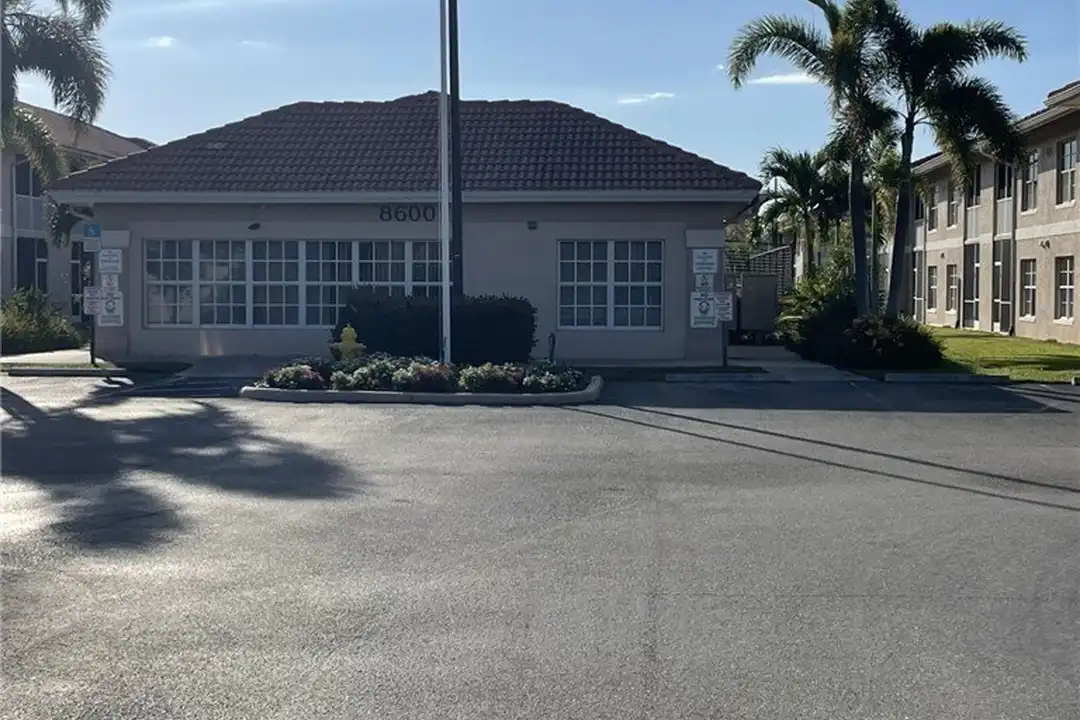 Apartment in Fort Myers - View 2