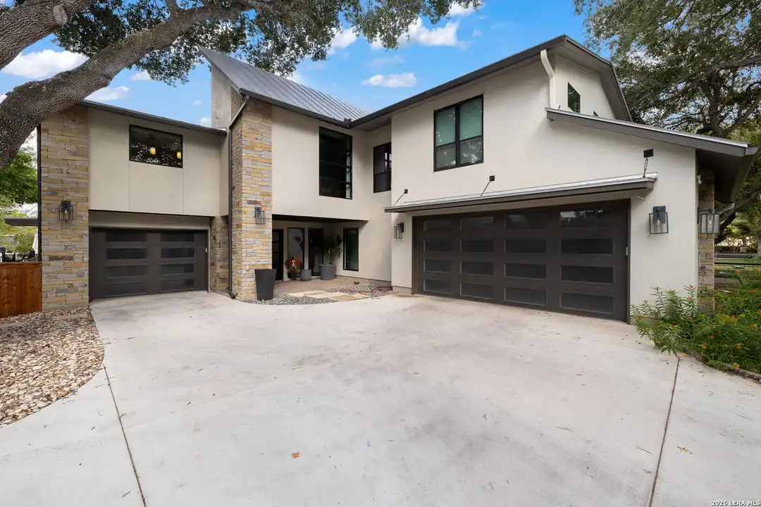 180 Lake Ridge Dr - View 3