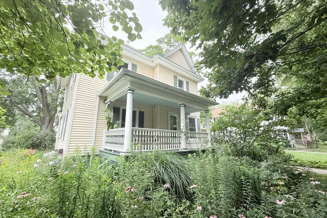 906 N Evans St – photo 1