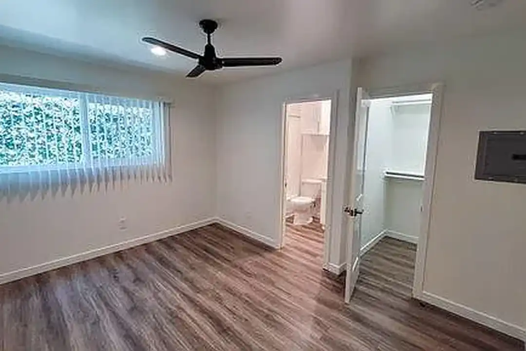 6933 N. Rosemead - View 5