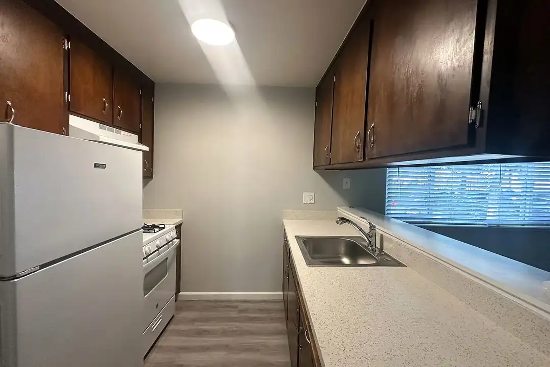 330 W Acacia Street - View 4