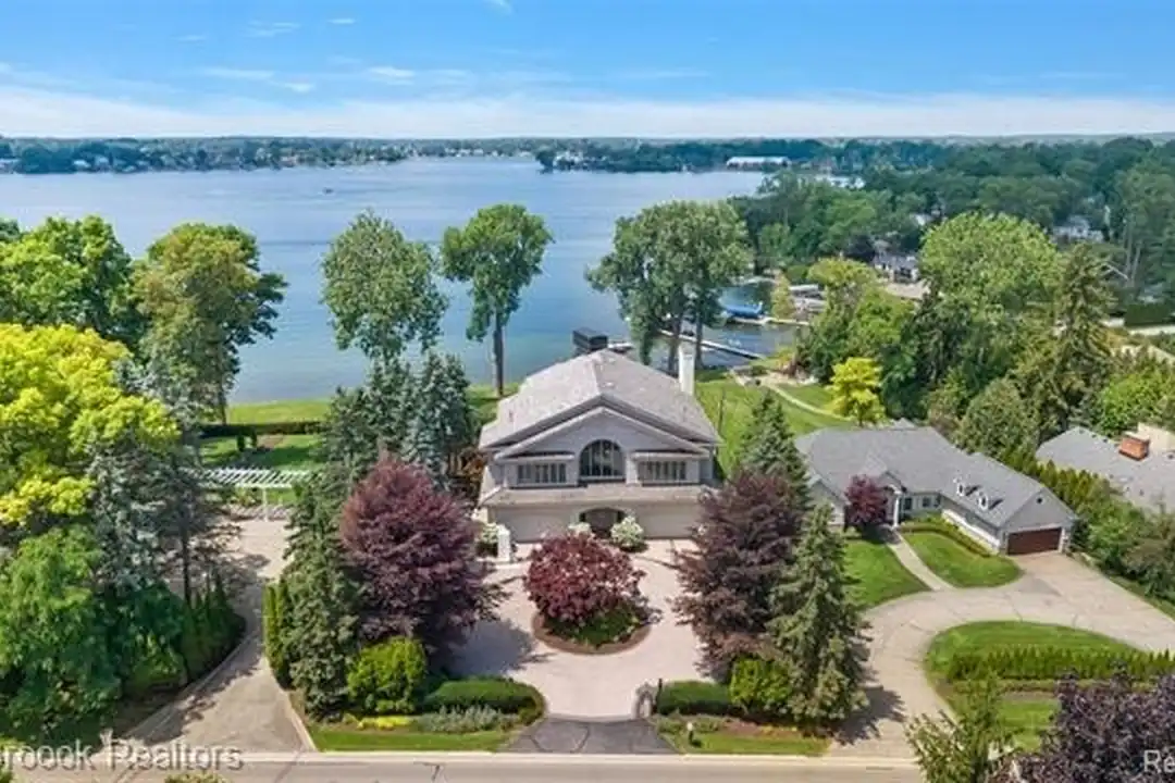 2980 Middlebelt Rd – photo 1
