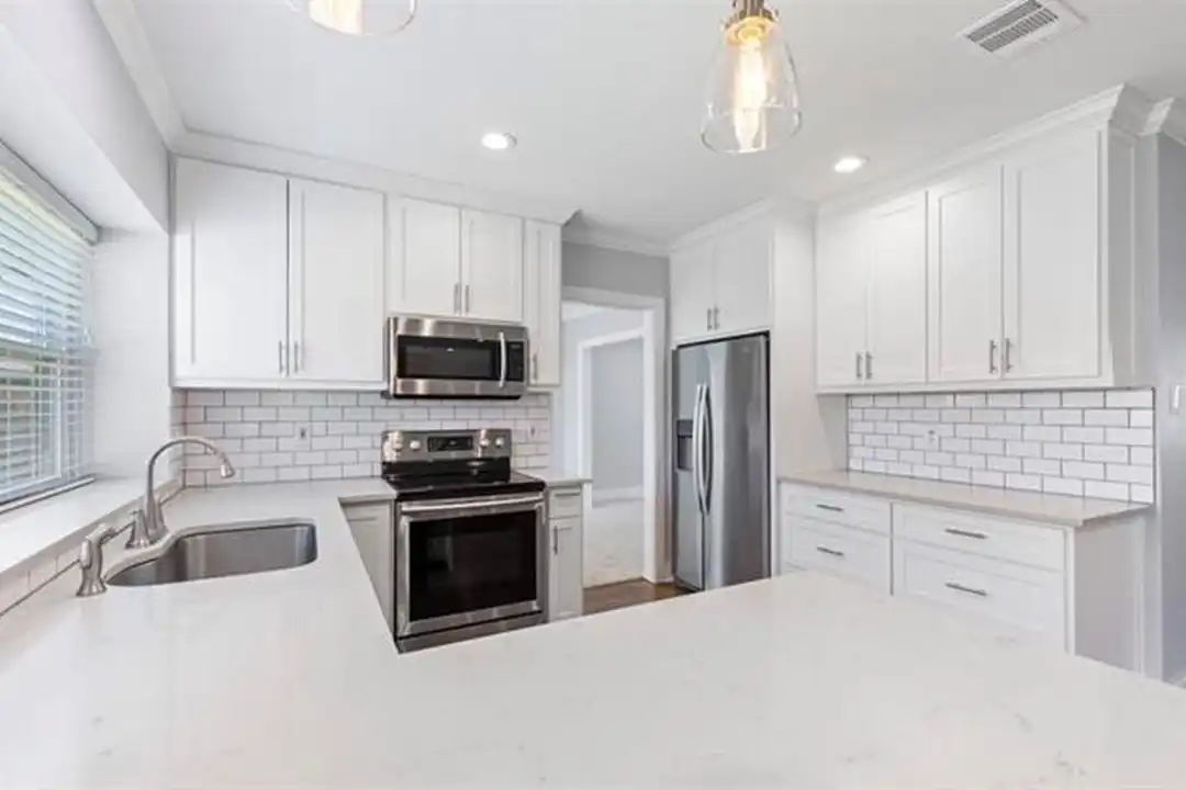 House in Grapevine - View 5
