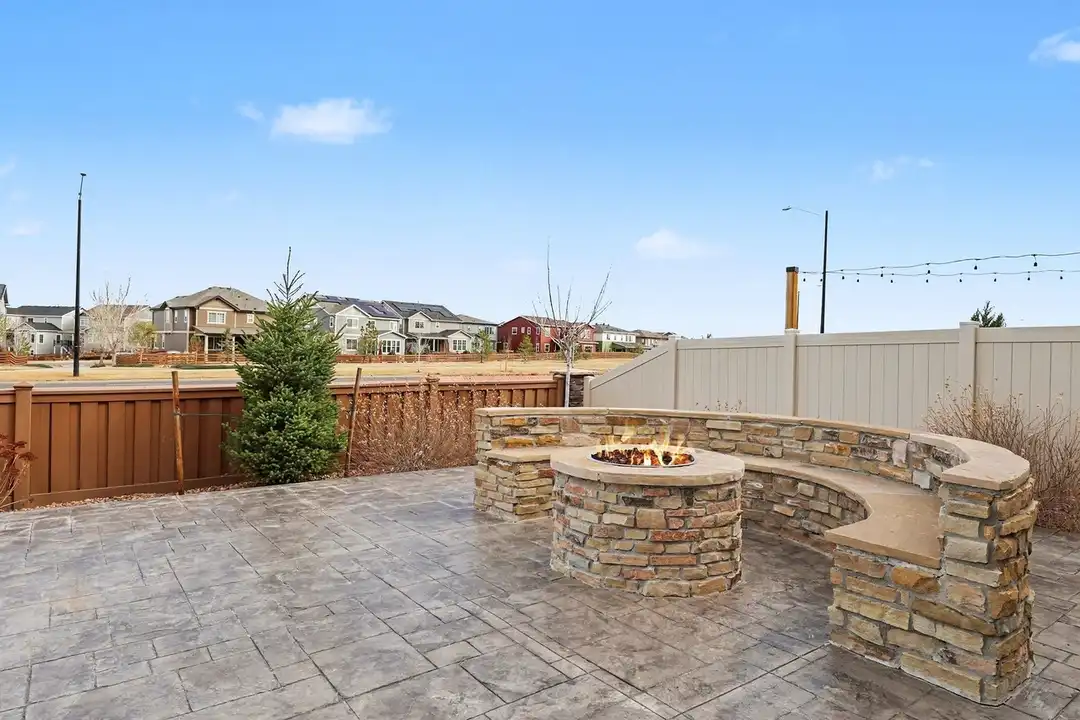 1049 Larkspur Dr - More