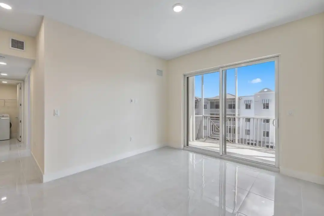 Apartment in Bonita Springs - View 2