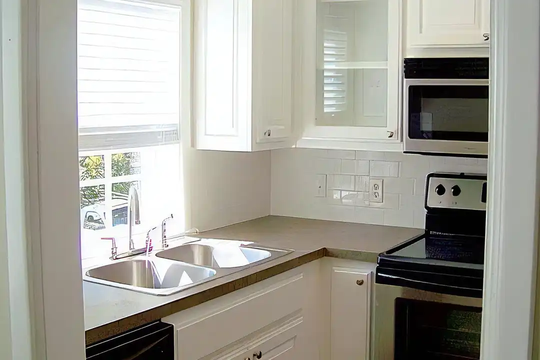 529 Whitham Ave - More