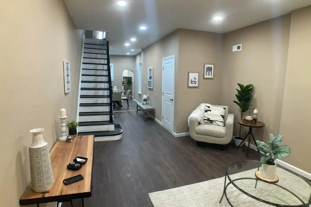 2060 E Orleans St – photo 1