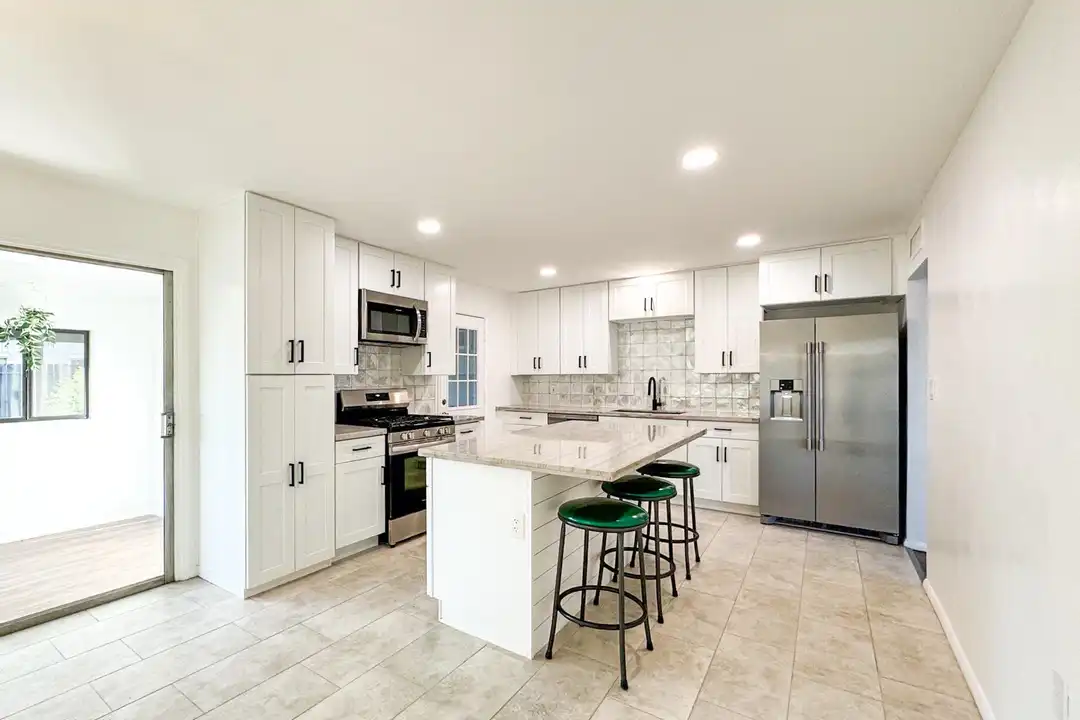 1050 W Romo Jones St - View 3