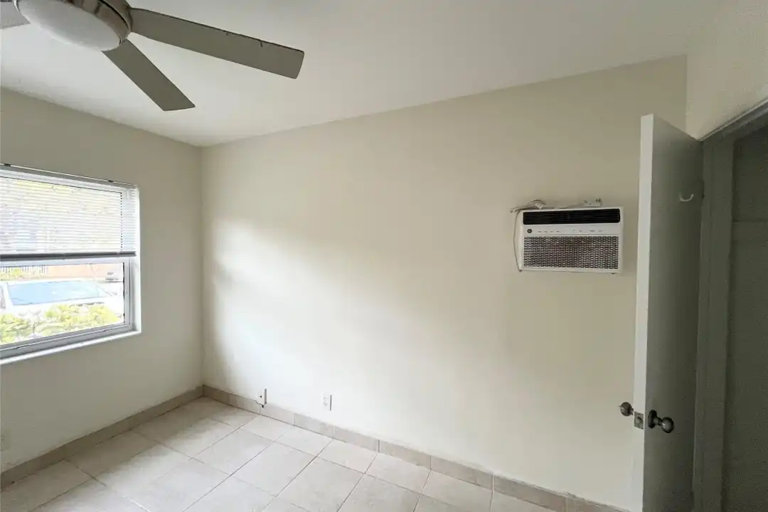 431 SE 19th Ave unit 2 - View 5