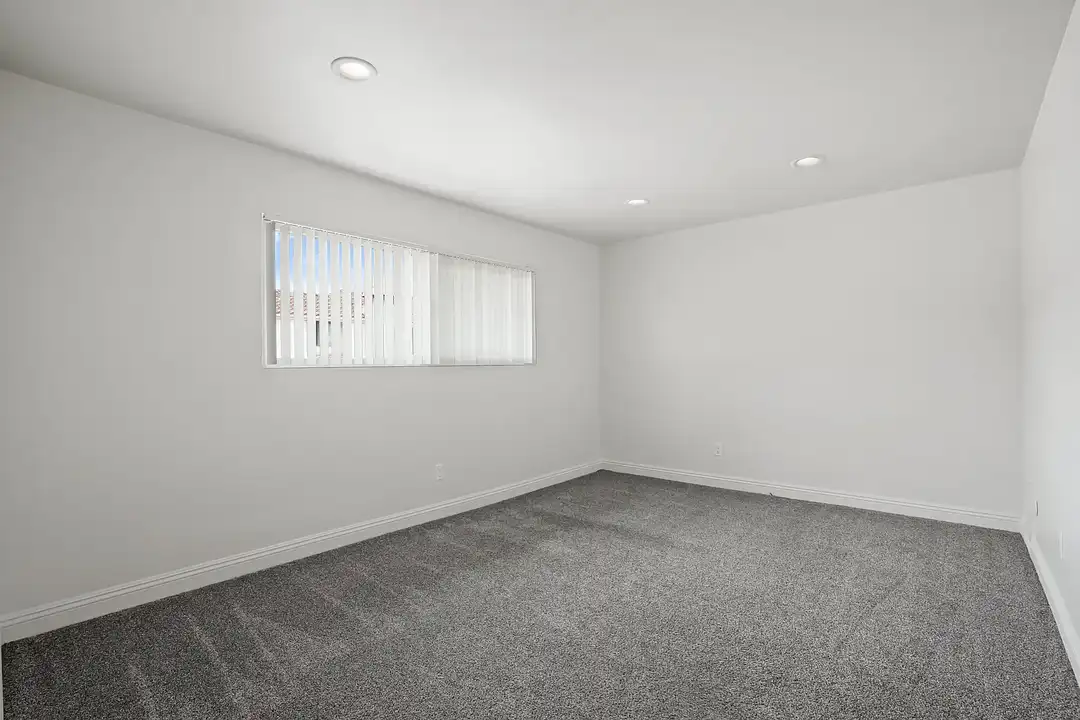 Apartment in Anaheim - View 5