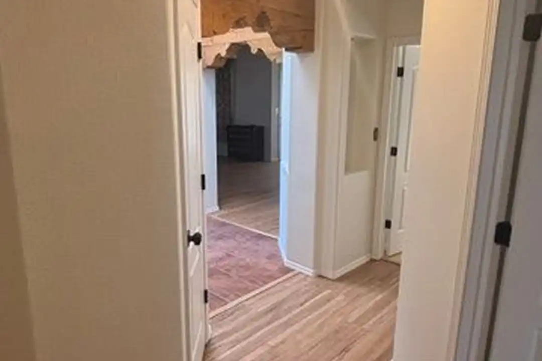 1429 Tiffany Ln SE - View 4