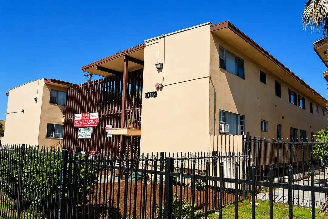 Apartment in Inglewood - More