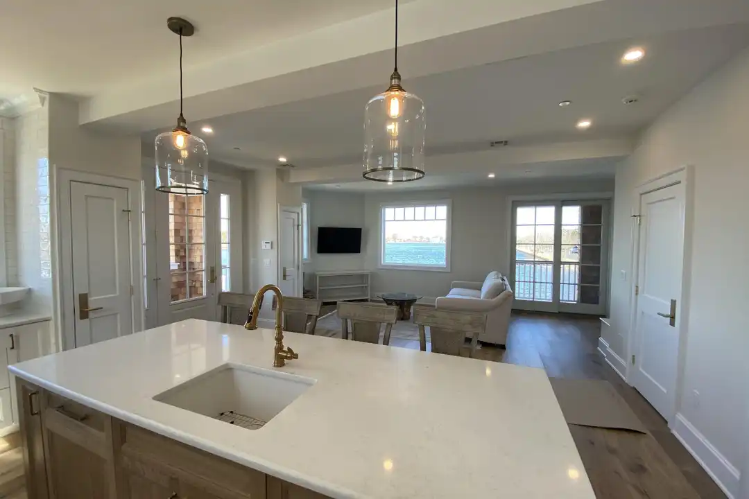 412 Lake Ave - View 2