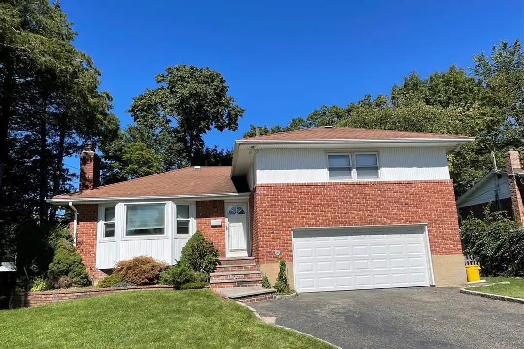 2 Stuart Dr – photo 1 of 20