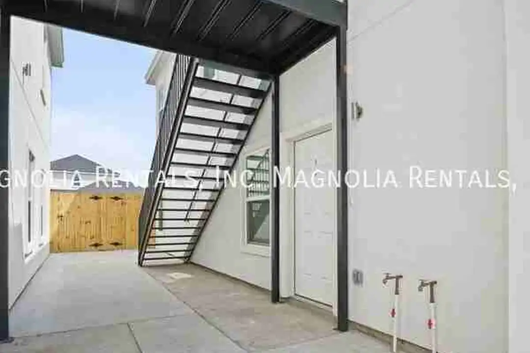 4008 Ventura Ave unit 4 - View 2