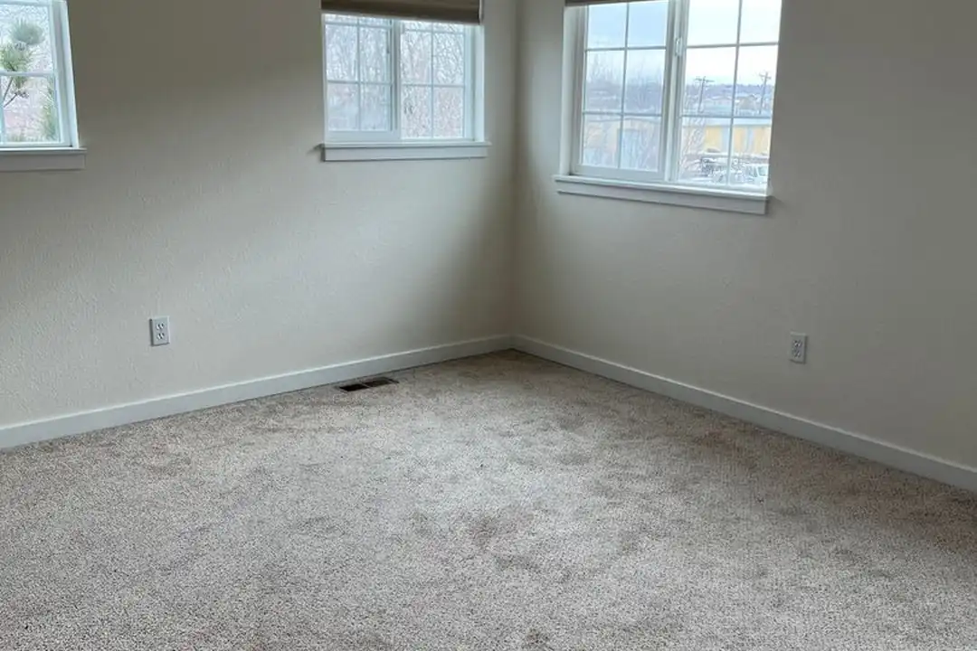 818 S Terry St - View 5