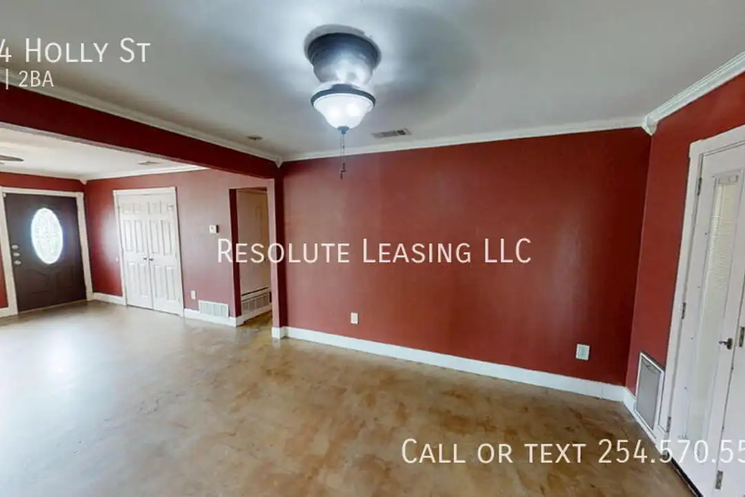 924 Holly St - View 5