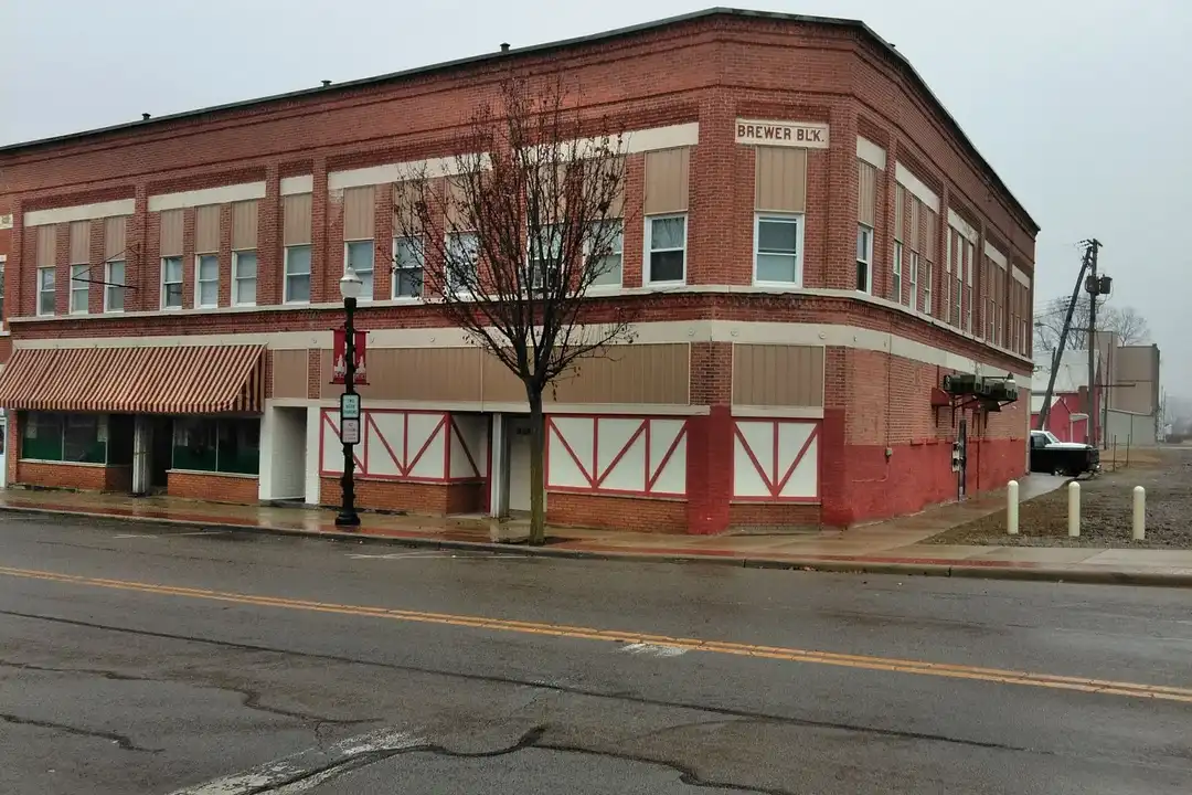 102 N Main St unit B – photo 1 of 14