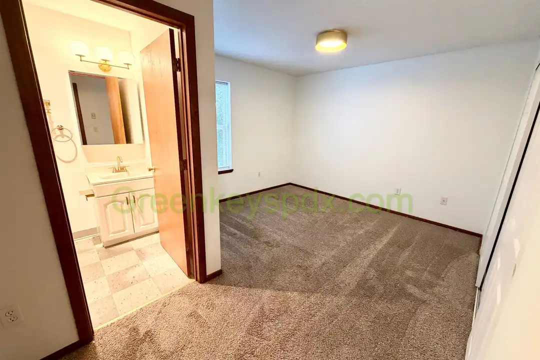 10030 N Lombard St - View 3