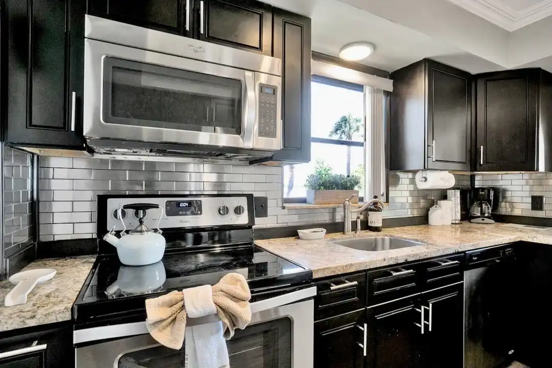 300 Croton Ave #102 - More