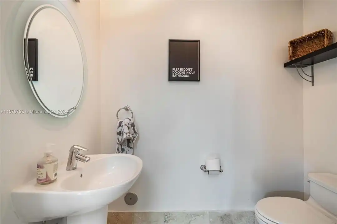 1545 Jefferson Ave - View 3