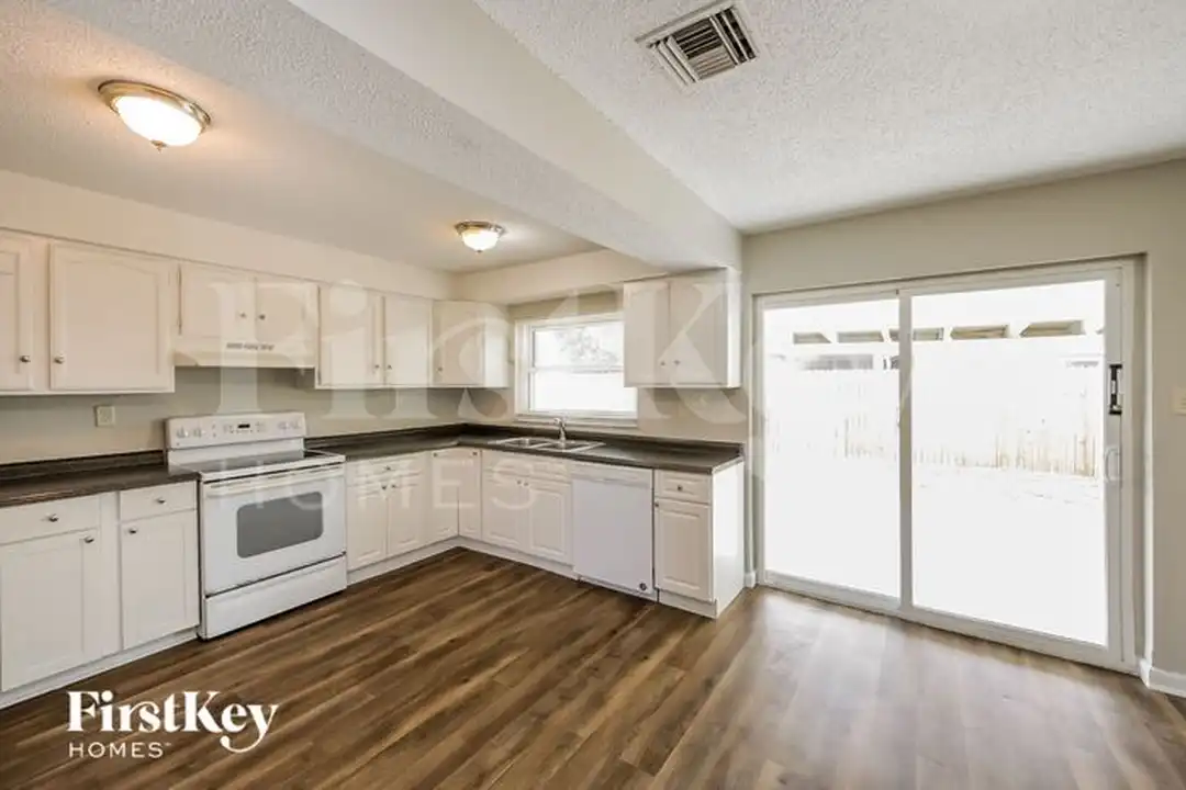 110 Dartmouth Dr NW - View 6