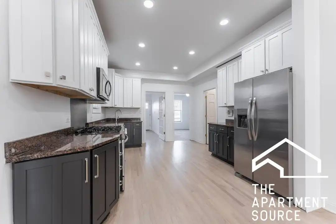 2522 N Artesian Ave – photo 1