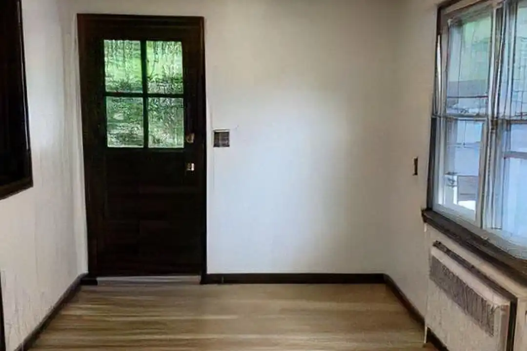 743 Newcomb Rd - More